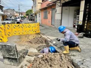 Reparación de red de acueducto en La Floresta y San Jerónimo